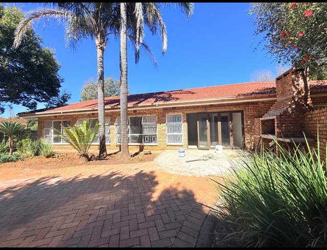 3 BEDROOM HOUSE FOR SALE IN VANDERBIJLPARK SW 2